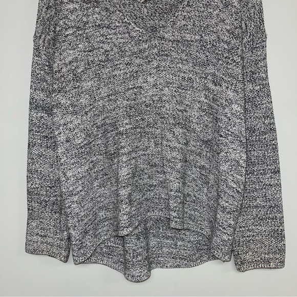 H&M Knit Sweater Women's Size Small Grey White Marled Conscious  Cotton V-Neck - Picture 4 of 8